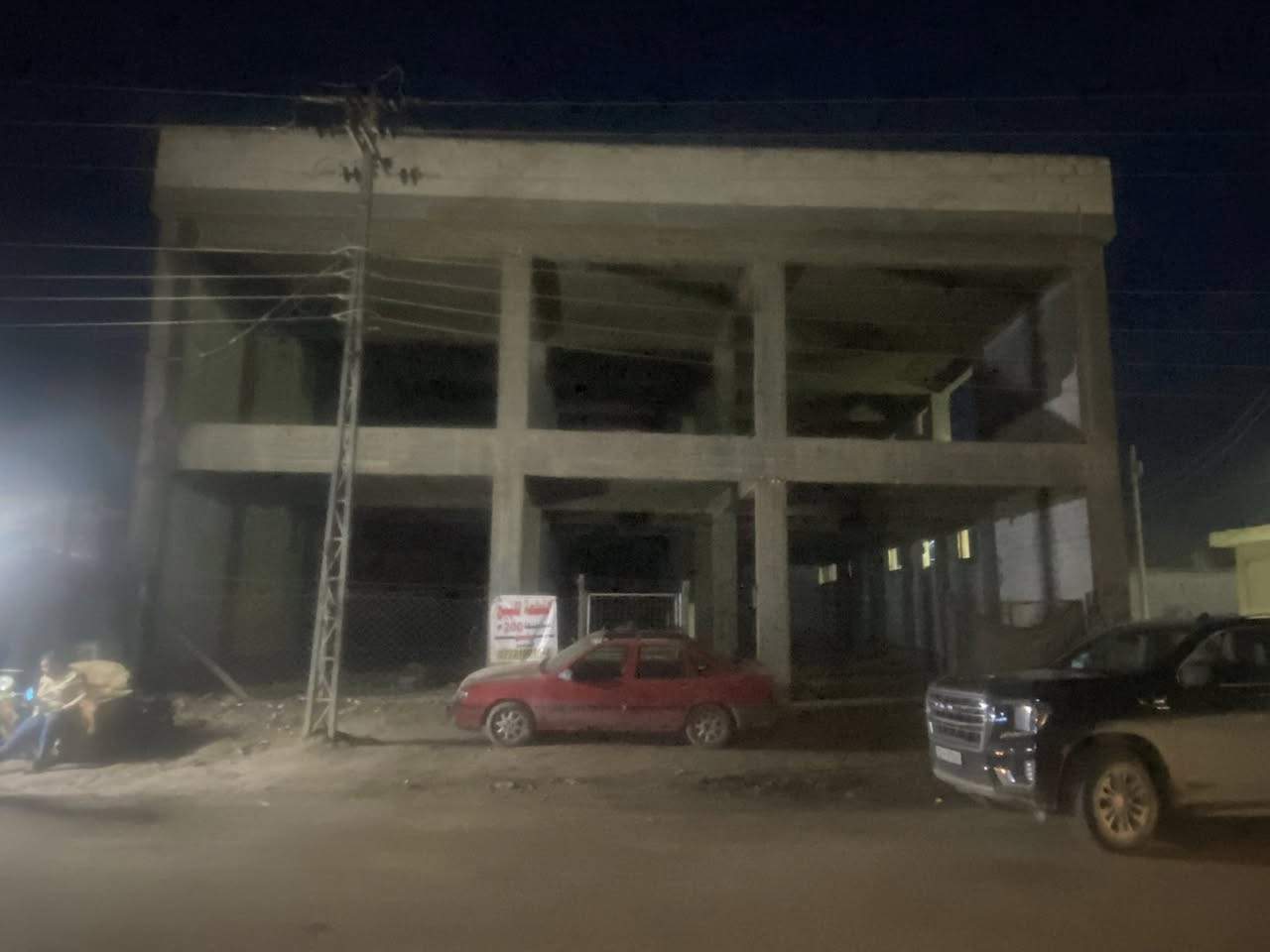 السلام عليكم عقار للبيع المساحه 650م تقع على شارع ورديه خارج مجاور حسينيه العكام  تصلح مجمع طبي شقق سكنيه         للمعلومات الاتصال ***********
