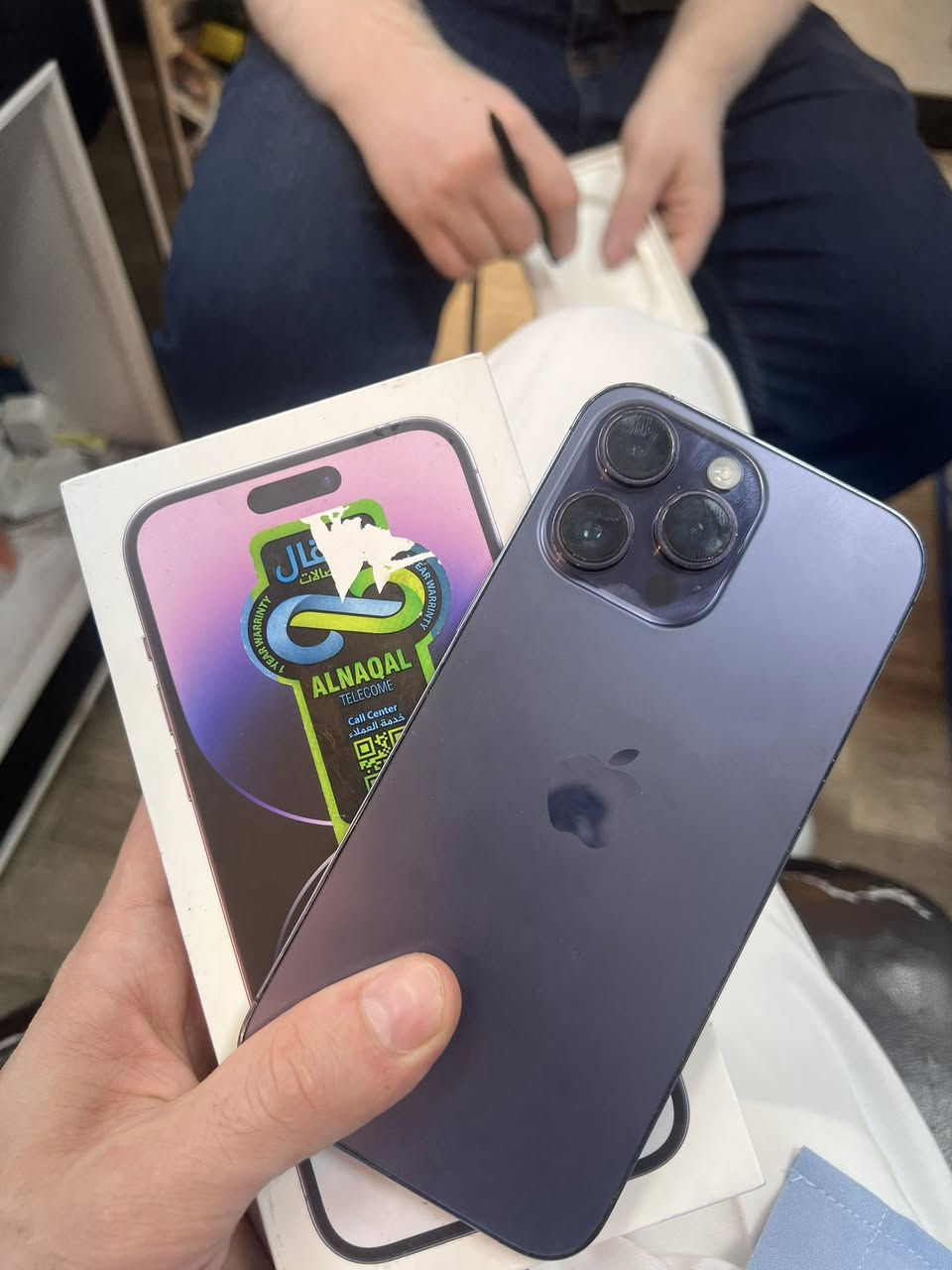 السلام عليكم
من رخصة الادمن 
ايفون 14 برو ماكس بنفسجي 
جهاز فول نضافة مكفول 
غراضة كاملة شرق اوسط 
بطارية 87 بلااادي 
ذاكرة 256 
نموذج m 
السعر 830 الف فقط ماكو هيجي سعر بالسوك كلة
العنوان بغداد الدورة الصحة 
للاتصال ***********
