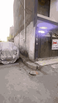 السلام عليكم بيت للبيع 100 متر 10 نزال و10 واجهة يقع في منطقة الامين سكينة خلف معمل علي عودة للسراميك البيت قاطين ركن 4 غرف 3 فوك ووحدة جوة سطح شتايكر صحيات عدد 3 وصالة وترك واستقبال البيت جاهز على اخر حباية وقريب على القناة سعر البيت 145 مليون وبي مجال رقم الهاتف /*********** ابو مهدي
