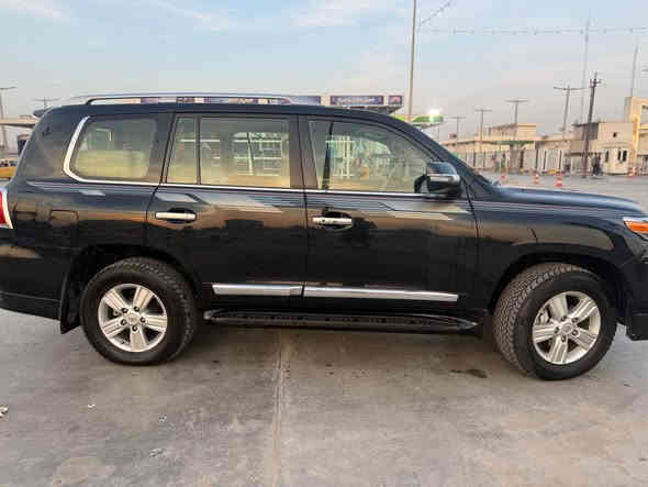 لاندكروز موديل 2015
محرك 4600  حلوة  
ماشيه 162 الف
نظيفه السيارة
كير ومحرك مكفولات
بيهه صبغ دعامية البلاستك
ومكانين تكحيل 
وجراد شويه بالقمارة
بدون حادث وغرفتهه نظيفه
 وسونر موجود
وعليهه ادامة كامله نوزلات بلكات مجاول فيتبم كل جديد
سعر 39 الف $
*********** بغداد
