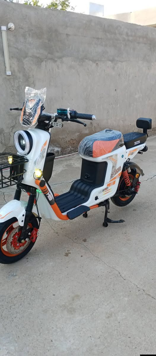 دراجه موديل 2026 ملف 2200  5بطاريات مزود عليها  مفتوحه السرعه شرط الا تطلعها دراجه   بالشارع مرجوعه  داخله  صيانه كامله سرعه 91 حقيقي سعرها وبيها مجال الاتصال بي واتساب ***********
