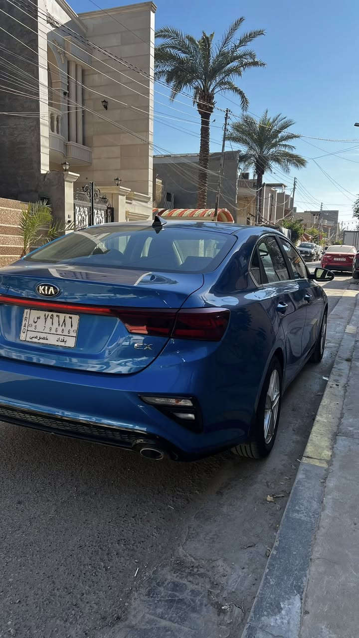 فورتي 2021 للبيع EX 
محرك 2000 دوش 
رقم بغداد 
ماشيه 80,225 km 
مواصفات السياره 
- رادار امامي 
- تحديد مسار 
- توقف ذاتي 
- بلاجكتورات 
- تبريد قطعتين 
- ثلاث وضعيات قياده 
- تدفئه كشنات وستيرن 
- شاشه كاربلي 
- شاحن وايرلس 
- تخم تايرات جديد برجستون 

ضررها  بنيد  و اريرباك ستيرين ودشبول
بدون  اي دواخل حتى البراكيت بلادي ممتضرر وراديترات بلادية. 
ضرر بالعراق حادث جاملغ ايسر وبنيد   واقل الشبر  من تكمة جامة الامامية ( رجع عليه البنيد 
وصوره موجوده 

ويبقى فحص السياره 

مكان السياره بغداد السيديه 
السعر 13,800$ 
وبيها مجال بسيط لخاطر الجيه
***********
