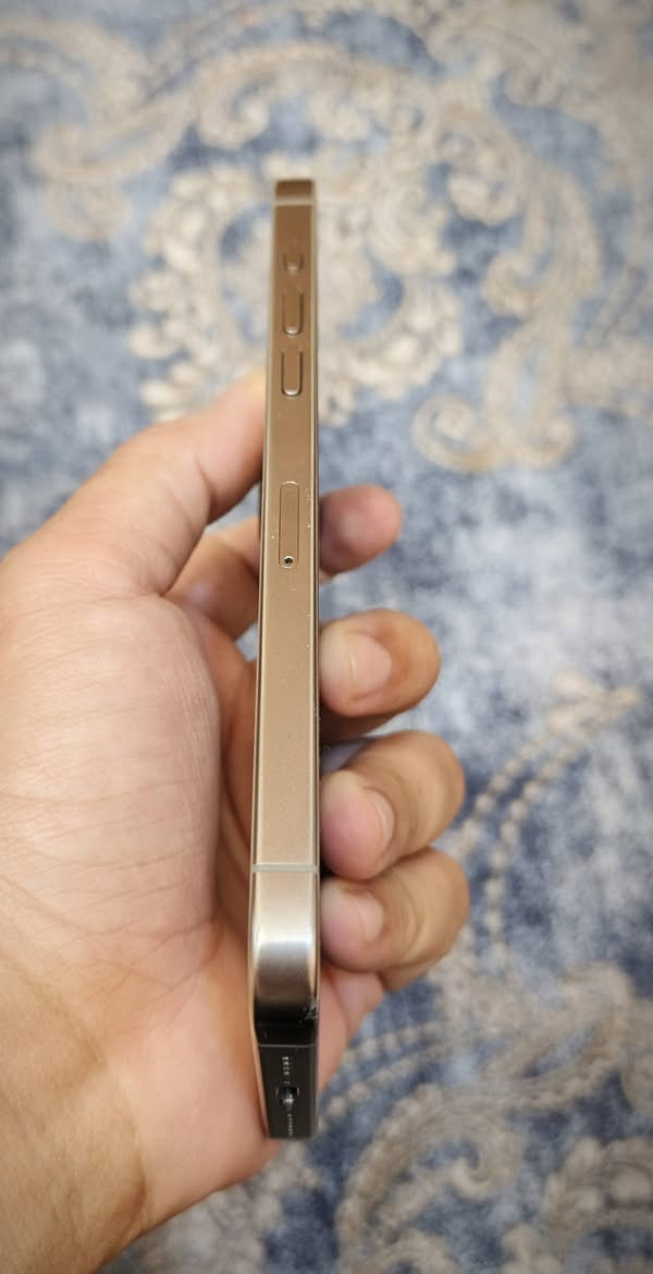 ايفون  15pro max
شرق اوسط 
نضافه 95%
بطاريه 88
ملحقاته كارتونه وكيبل موجودات
لا داخل صيانه ولا مبدل شي
فقط البارحه فلت من ايدي وشاشه صار بنصه بياض وابيعه على وضعه 
 &&فقط شاشه مضرره بي 
&&مكاني بغداد 
&&رقم,, ***********
بي واتساب 
سعره حلو ب650
