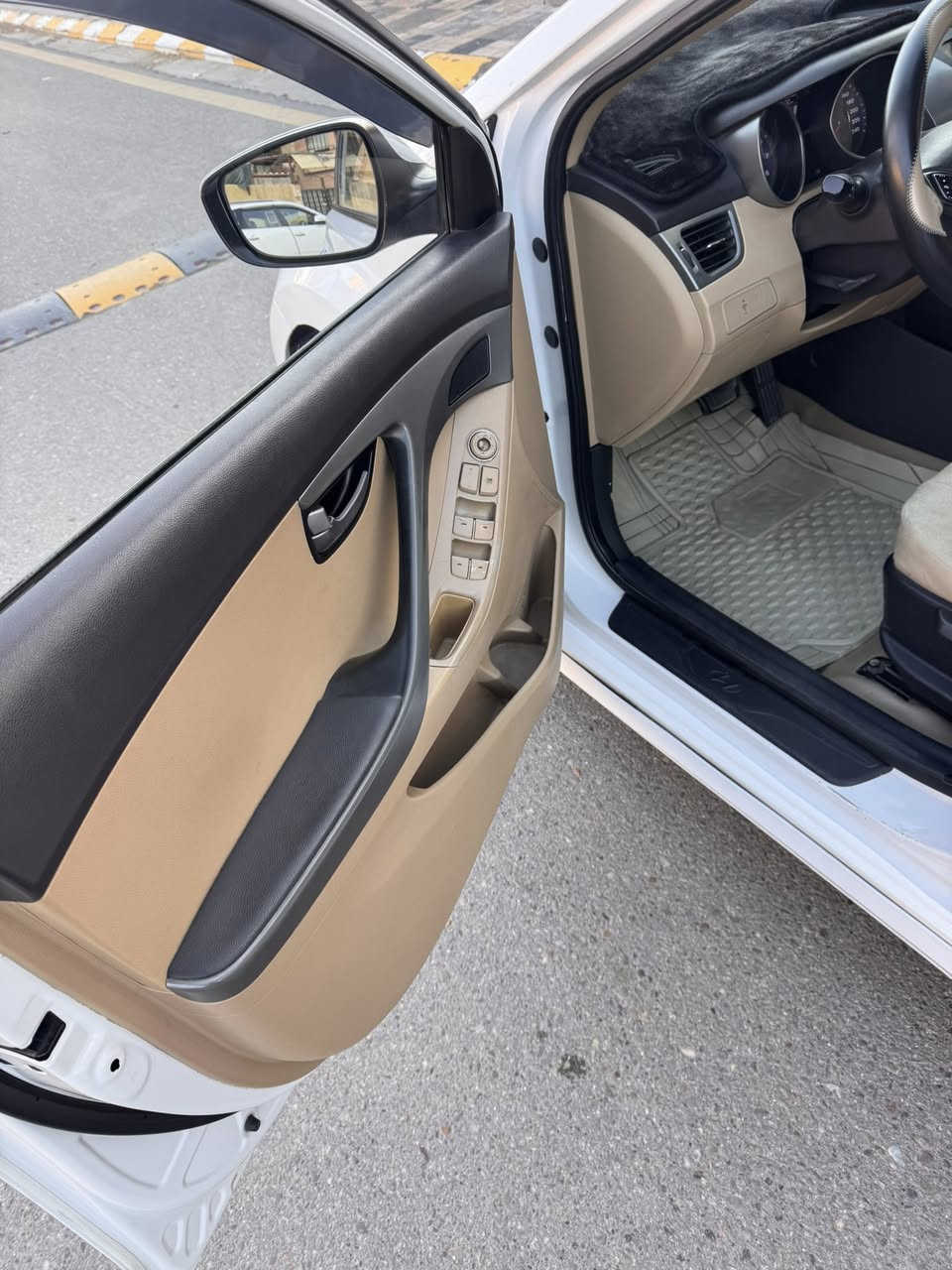 النترا 2012خليجي بغداد إنكليزي الدولي الجديد فوووول مواصفات واحد على واحد حجم المحرك 1800 دوش المرغوب 
سياره مكفوله كفاله عامه من اي حادث 
اكو صبغ أثر تكشير بخشم الجاملغ الأمامي كدر شبر وشويه من باب الصدر غير هذا الكلام اني أخسر كروتك 
بجمها كبس شركه شاشه وكامره وحساسات إماميه وخلفيه تحكمات ستيرن 
شادلها منظومة زنون جديده 
تبريد جديد تخم تاير ادامه كامله بلكات نورلات فيت بم كلها جديد سياره كولش نظيفة بالعافيه على الي ياخذها 
مكانها الفلوجة 

السعر 123

***********
***********
***********
