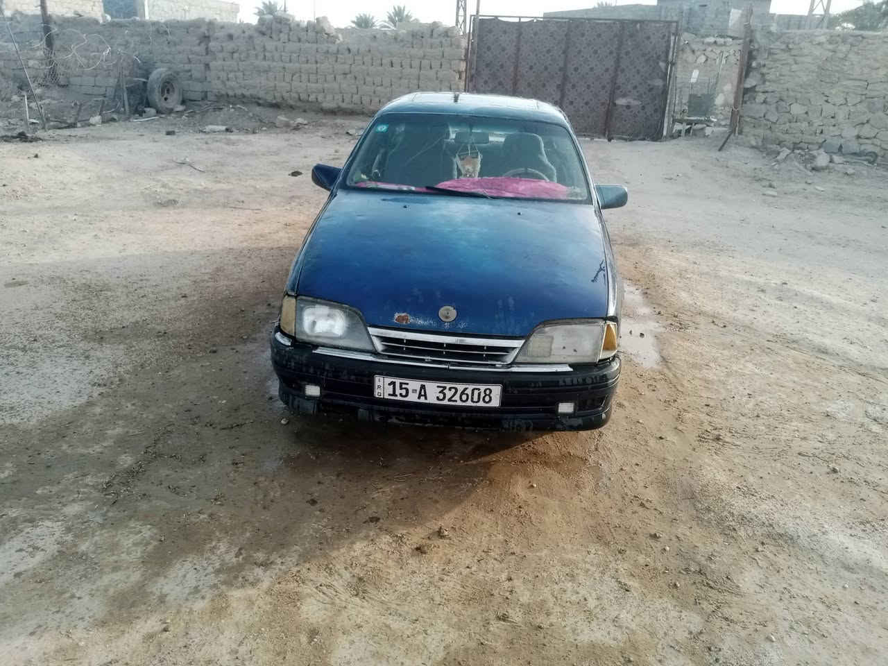 السلام عليكم ورحمه الله وبركاته اخواني سياره اوميكا موديل 92 رقمها نكليزي مكفوله سعرها 25وبيها مجال ***********
