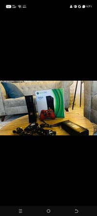 اكس بوكس 360 للبيع مع كامل ملحقاته و النضافة 85% وياه جوستك وياه فوق 4...
