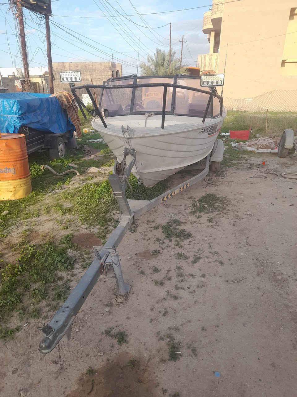 السلام عليكم
زورق جاهز اللمنيوم
محرك ١١٥ 
مامفتوح
السعر  ٨٠ ورقه
رقم الموبايل 
***********
