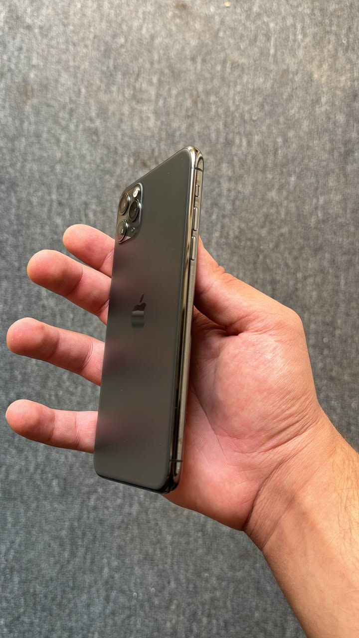 💢السلام عليكم للبيع
‏ 📱 iphone 11 pro max
💢ذاكرته 256
🔋 بطاريته النسبه الاصليه تقره ب حاسبه 86
اثر اخر تحديث يقره ب مبايل 77
💢الجهاز نضافه 100% 
💢نموذج m 
الجهاز مكفول مامفتوح ومابي اي خلل / ملحقاته كارتونه 
اي استفسار خاص 
السعر 370


**إذا كنت صاحب هذا الإعلان وتريد حذفه لأي سبب، رجاءا أرسل رسالة إلى الدعم الفني**