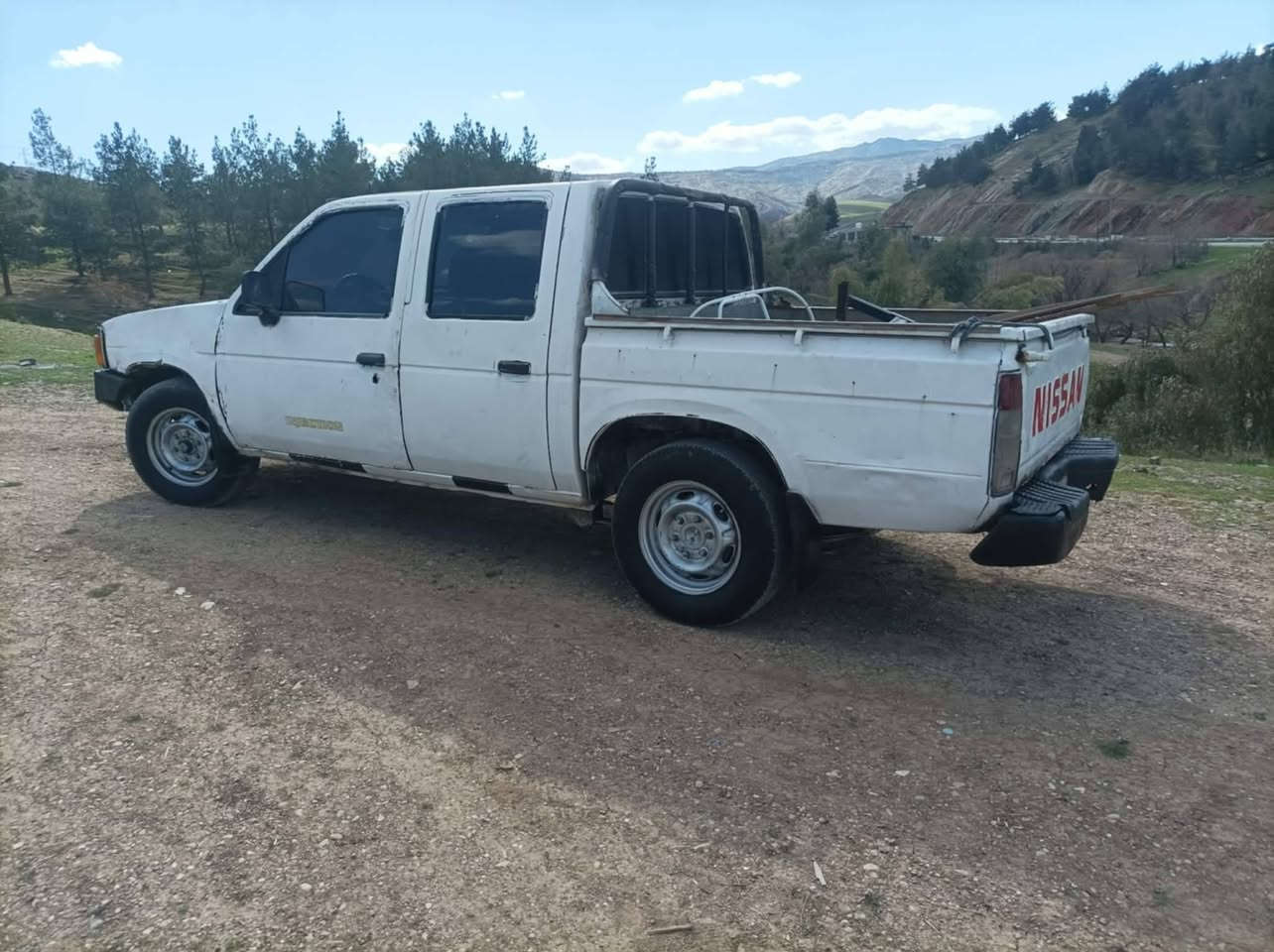 نیسان مۆدیل90
جیڕمەجینەی نیساینی 2001
ئاڕم ئاسایش دۆک
سەیاڕەکە بنی شڵە ماڵی فەقیڕە
***********
