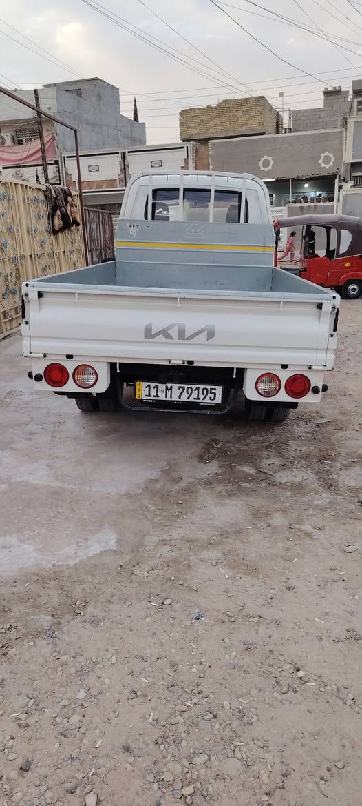 السلام عليكم للبيع كيه عموشة موديل 2023 ماشية 53 الف كفالة عام عدة رصعتين  خفيفات كلش  سعر 153 بيهة مجال قليل حك الجية العنوان بغداد شهداء البياع هاتف ***********
