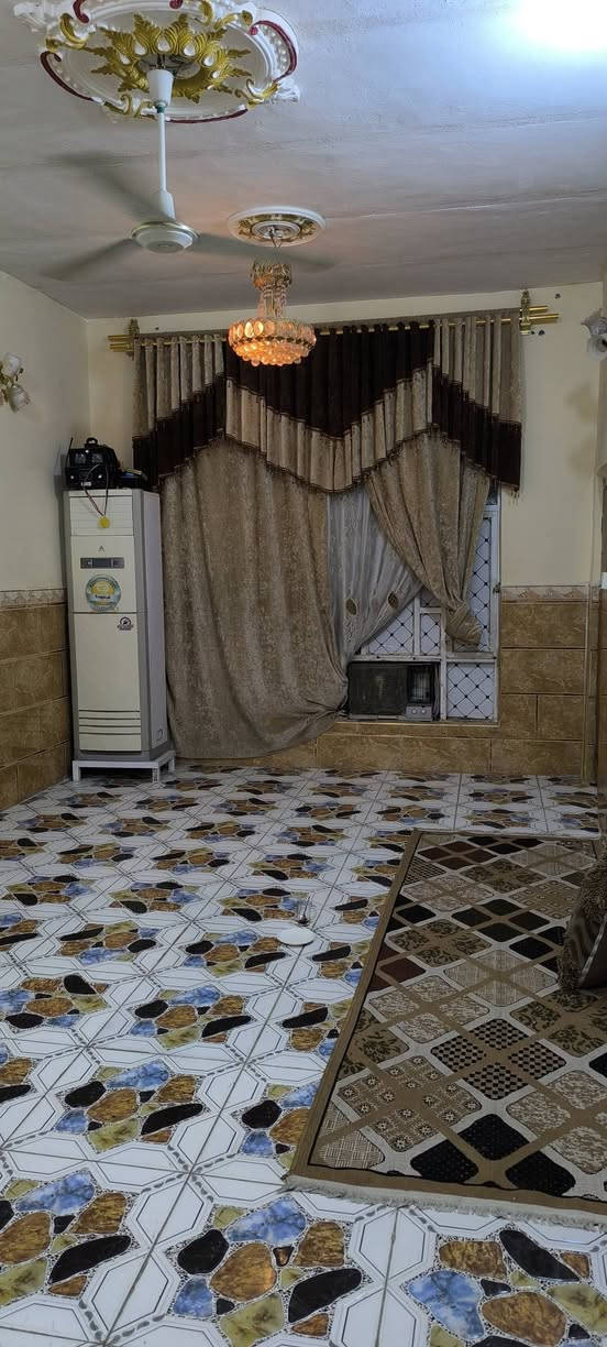 دار للبيع مكان سيد جميل شارع 15 قريب عله طاقه كهرباء مساحه 200 متكون بيت. 

بيت عكاده بيه محل 
من دوانيه 
وصاله مفتوحه 
غرفتين نوم 
معه صحيات خارجيه داخلي 
طابق ثاني 
غرفتين نوم 
معه صحيات 
بناء 2014 
***********واتساب وتصال
