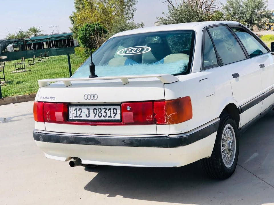 سلام عليكم للبيع اودي 1991 بدون صبغ محرك بي صرف قليل حجم 90 السعر 34 وبي مجال   شرط تحويل 
 ***********
