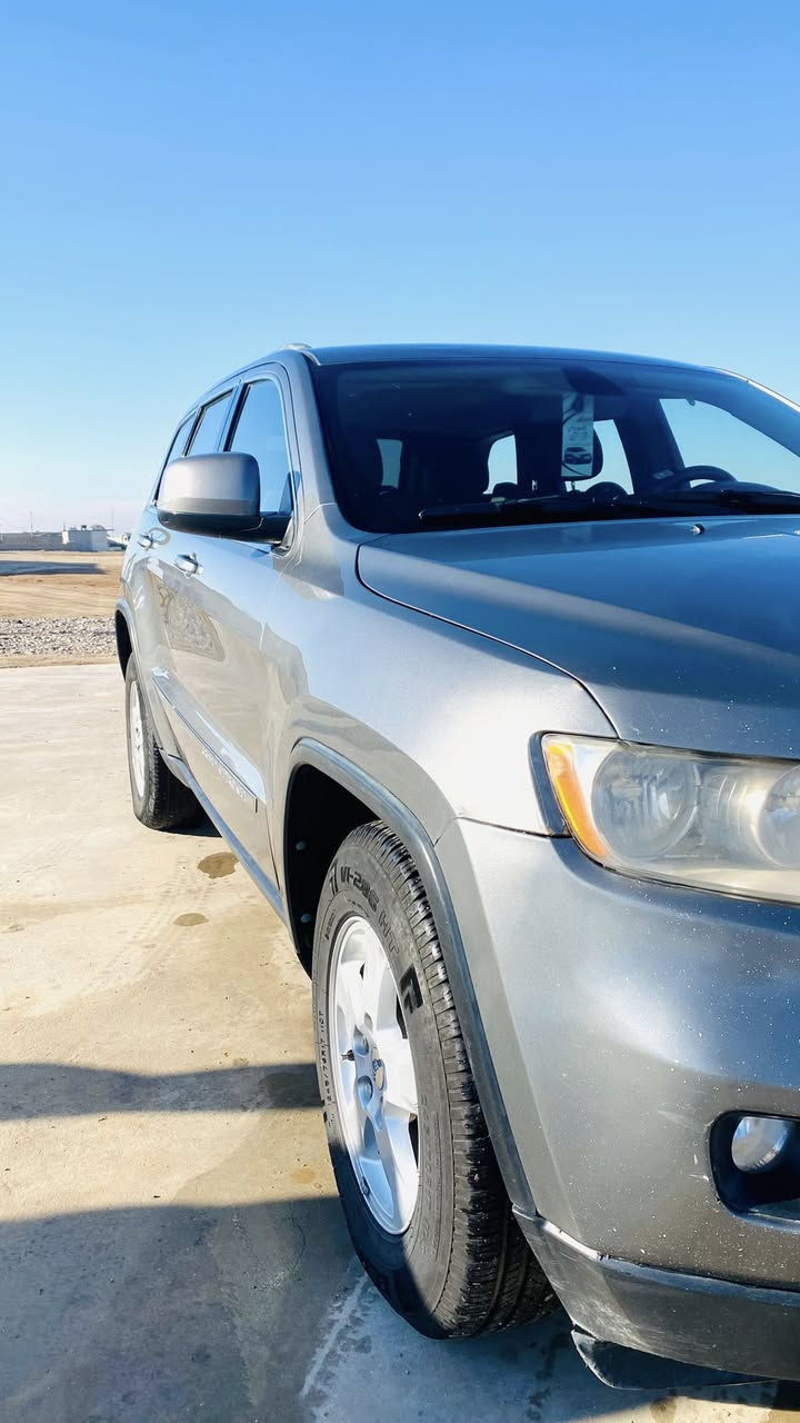 جيب لاريدو موديل 2012 كلين تايتل
نص فول
محرك 6 سلندر 3600 فور ويل
رقم اربيل 
هزه جديده
اللون نفطي 
الاضرار مبينه في الصور وهي طفيفه 
السعر 165$ 
العنوان الموصل 
***********
***********
