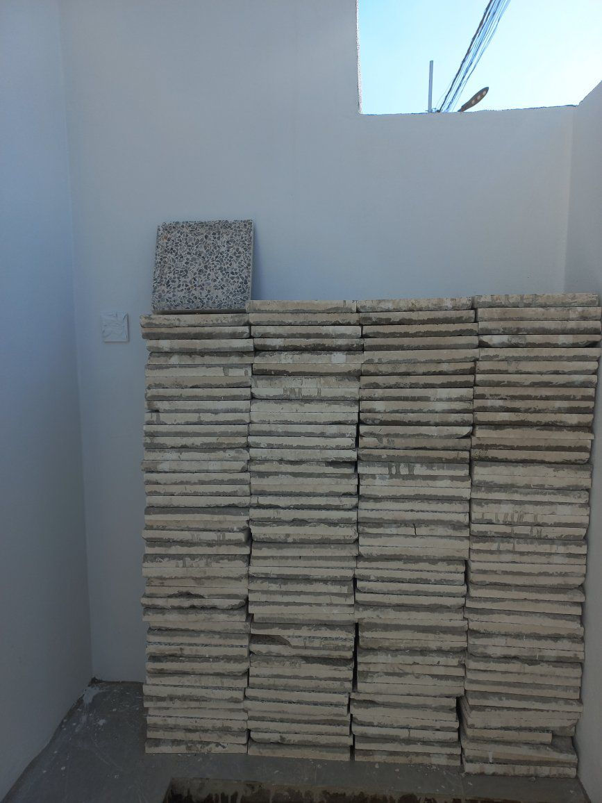 السلام عليكم..
عندي 156 قطعة كاشي جديد اريد ابيعهم ..سويت السطح كاشي وبقت 156 قطعة قياس 30×30  ...السعر 500 دينار القطعة ..مع العلم اخذت القطعة ب650 دينار ...مكاني مزارع زيونة مقابل المرور ...الشراي يتصل عالرقم ***********
