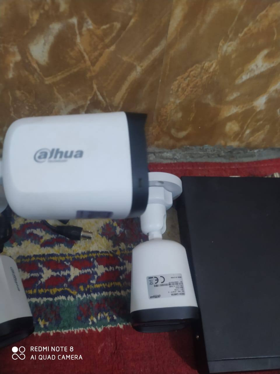 سلام عليكم 
كاميرات كاملة مع شاشتين شغالات 
للبيع السعر 250
مكان نجف حي نداء رقم ***********
