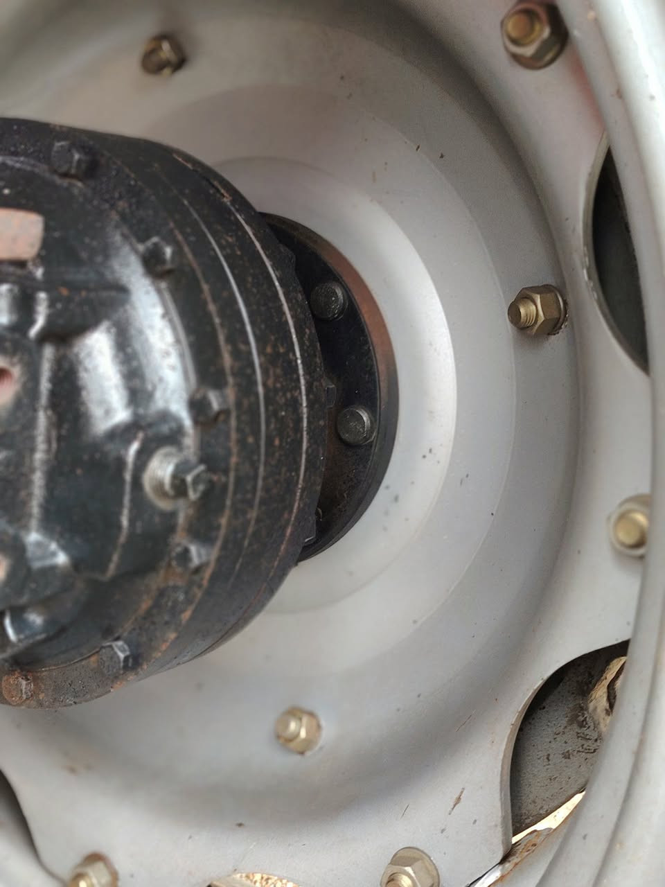 السلام عليكم تركتر ايراني
موديل 2012  حجم 285 كلو بل شرط رقم وسنويه سليمانيه تريد تحويل تريد وكاله تايرات جدد
كشر بلادي شركه 
مكان كركوك 
***********
***********
