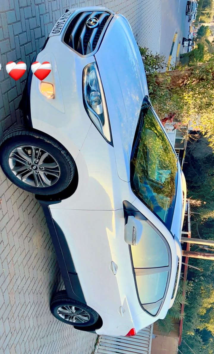 السلام عليكم 
هونداي توسان 2015 خليجي   
ماشيه 130 الف كيلو 
والرقم بغداد الماني سنويه جديده 
بيها صبغ اللي مأشر بالمنشور والصور  كير ومحرك مكفوله 
والسياره جاهزه من كلشي 
محرك 2000 دوش
شاشه اندرويد
ويل كب كروم عدد5
لد نهاري 
لايت عدسه 
تبريد خلفي 
السياره خليجيه وجاهزه ورايدها  ( 158$)
والاتصال ***********
بغداد / الكاظمية بغداد, العراق
