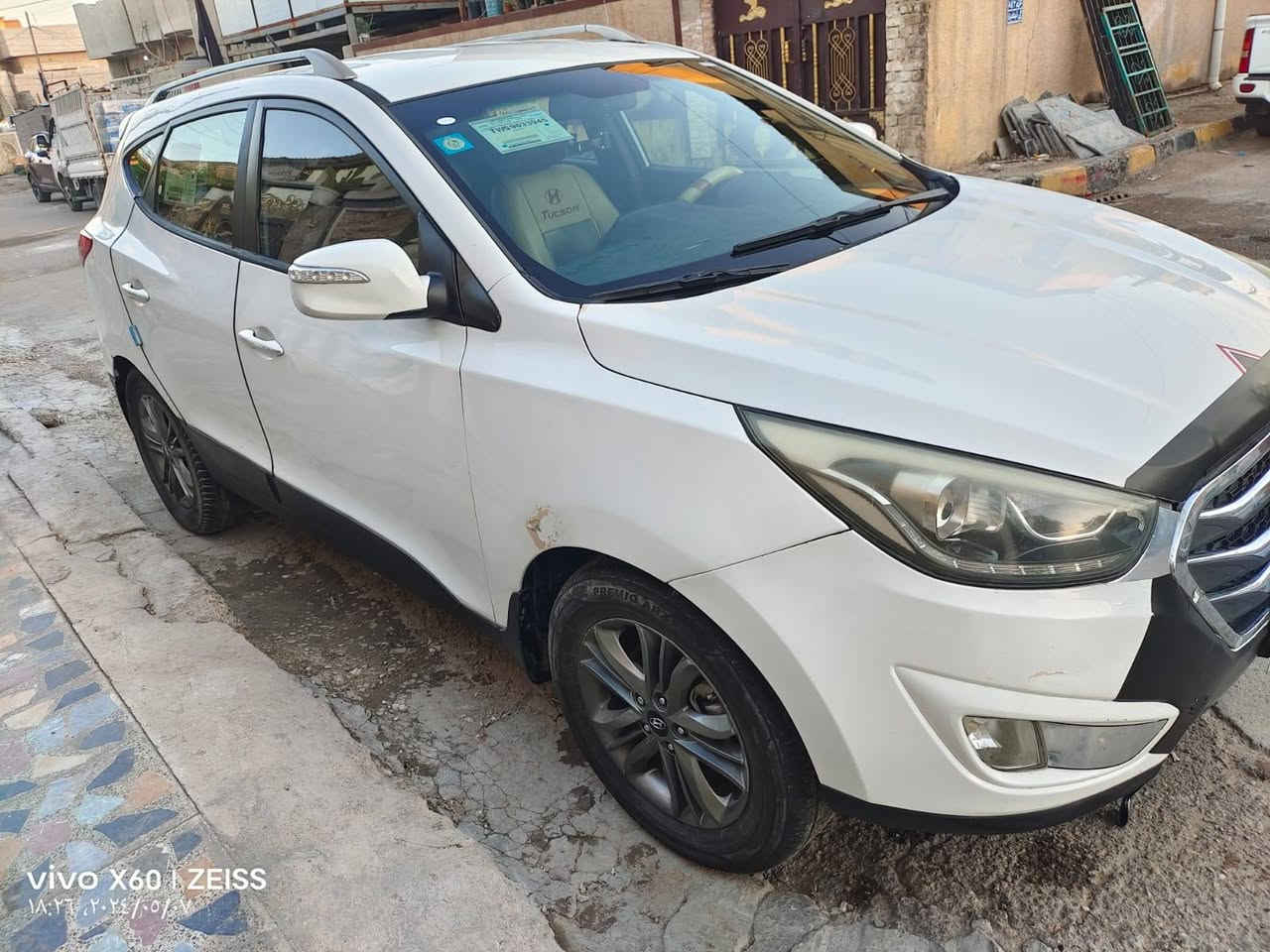 سلام عليكم توسان  موديل 15 مصبوغه عام مشروع وطني رقم تليفوني *********** السعر (105) او بيها مجال
