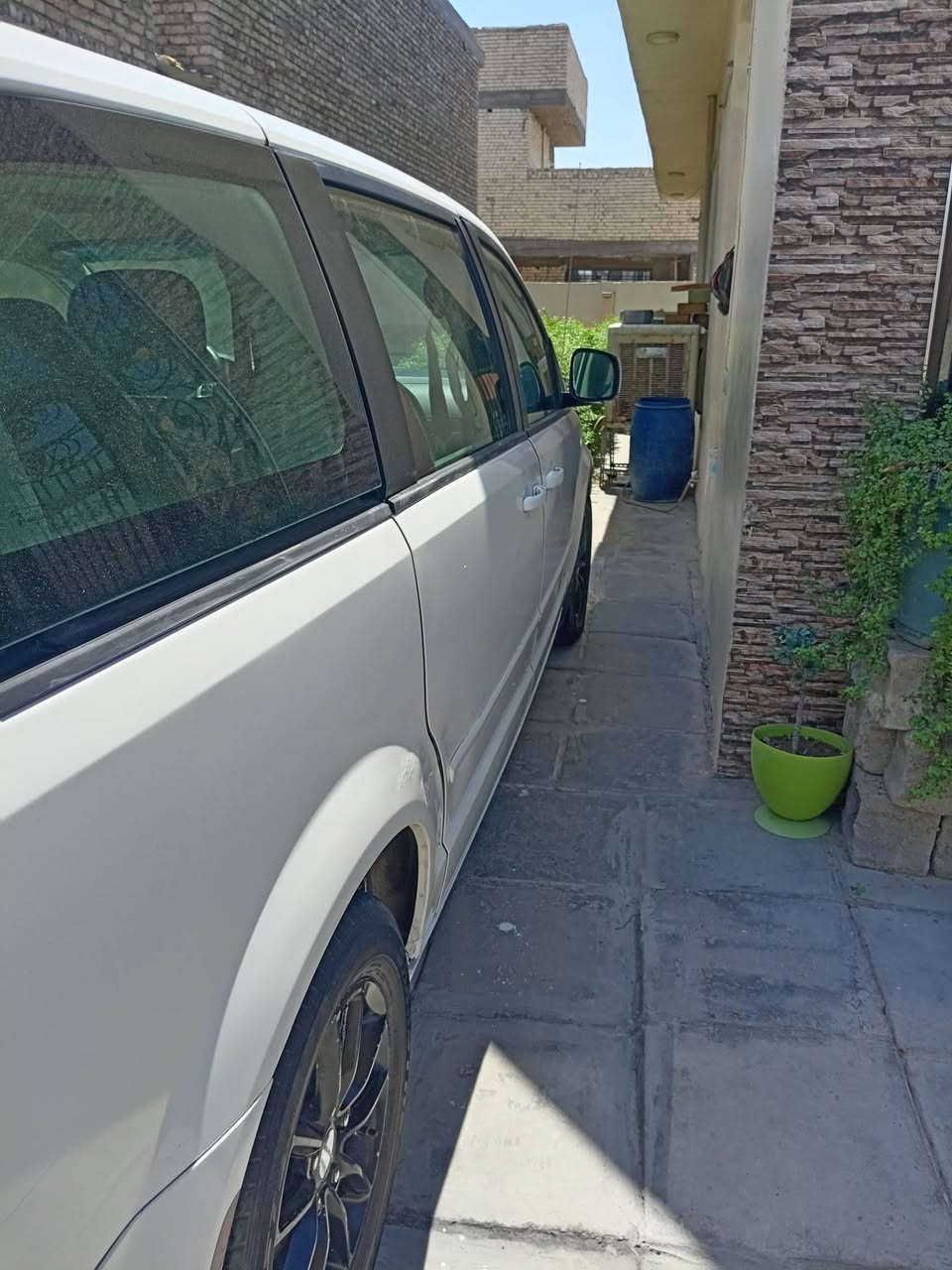 السلام عليكم دوج كرفان موديل ٢٠١٢ بغداد بسمي هزه لوحة جديده محرك ٣٦٠٠ جديد تبريد ٣قطع منظومه كامله جديده كشنات بلع صدر امامي خلفي جديد  ويل ١٧  كهربائيات كلها شغاله تحكمات كله شغاله سياره شواصي تكم قماره الغود بدنه مكفولات سياره حادث كاملغ فقط بدون داخل بنيد مبدل سبب كسر مو حادث مكان سياره بغداد لحريه سعر سيارة ١٢٠ رقم واتساب ***********
