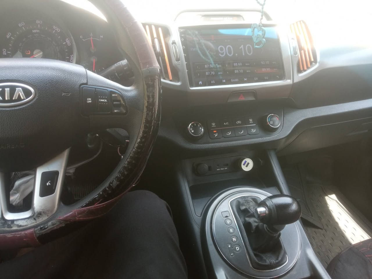 السلام عليكم سبورتج 2011وارد امريكي لون احمر ماشيه 130كم مواصفات محرك دوش 2400 سياره بيها بارد قليل وبيها جراد  رقم بغداد الماني عنوان بغداد الشعب السعر 122وبيها مجال  
***********
***********
