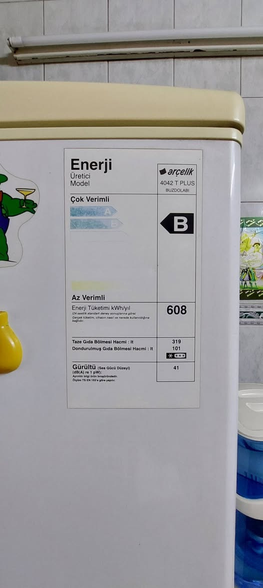 ثلاجة ارجليك تركي اصلي ١٦ قدم بحالة جيدة، فقط بحاجة الى ماطور (الماطور عاطل) .. الاستفسار على الرقم ***********
