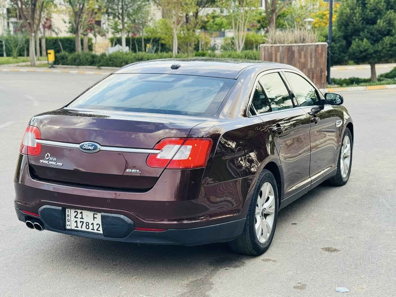 سلام عليكم 
*********** 📞 
سعر  ( 92 ) قفل
~~~~~~~~~~~~~~~~~~~~~
من رخصة الادمن المحترم 
اخوية اقرا تفاصيل قبل مااتخابر 

فورد تورس موديل 2010 خليجي ( شركة نيفا )  بدون صبغ بدون تبديل 
مواصفات( SEL ) 
كير و محرك ممفتوح شرط ، حته لل واتر بم ممفتوح 
سيارة جديدة ماشية 141 الف حقيقي 
.................................
محرك( 6 ) سلندر 
كير اوتو + عادي 
كشن كهرباء  
تحكمات استيرن 
شفتات استيرن 
تبريد قطعتين شغال 
اربع جامات كهربائي شغال 
سنتر لوك شغال 
كهربائياتة كلة شغال 
ليد بدعامية
كود ع باب 
باتري جديد 
لايتات زينون اصلي 
تخم تاير جديد 
صدر امامي خلفي جديد
رقم و سنوية جديد لل 2029 
سيارة بل حقيقة احلى من صور 
اخوان سيارة جديدة 
------------------------------ 
ملاحضة : اخوان صور سيارة بدون فلتر كاميرا عادية 
--------------------------------
مكان سيارة ديالى خانقين 🏠
