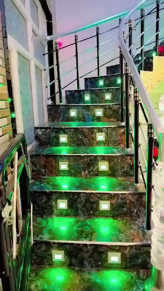 المكان ...
مركز ناحية الخيرات ( الدور )

بيت طابو صرف مساحة ٢٠٠ متر طابقين  بناء حديث سنة ٢٠٢٤ 

كونكريت مسلح + طابوق ..

الطابق الاول ...

● صالة ٥'١٣ × ٥'٥

● استقبال ١٠×٤ 

● مطبخ + حمام + تواليت + منور 

● محل تجاري صالون نسائي ٥×٣

● صحيات خارجيه 

● الطابق الثاني ...

● غرفة نوم عدد  ٢ 

● مطبخ خارجي 

● حمام + تواليت 

● صالة 

للعلم شارع ٨ متر تبليط + مقرنص + كهرباء 🔋  طوارئ + مجاري ثقيله ومياه امطار

● كافة الخدمات من دوائر دولة _ مستشفى 🏥 _ مدارس 

شغل البيت مهندس وشغل درجه اولى من كهرباء + ماء + ديكور 

بالعافيه على الشراي 

السعر بلاش ... بلاش ... 

٢٠٠ مع المجال بسيط جدا

ملاحظة 📝 

البيت مطلوب ٣٨ مليون للاسكان .... للاتصال   ***********
