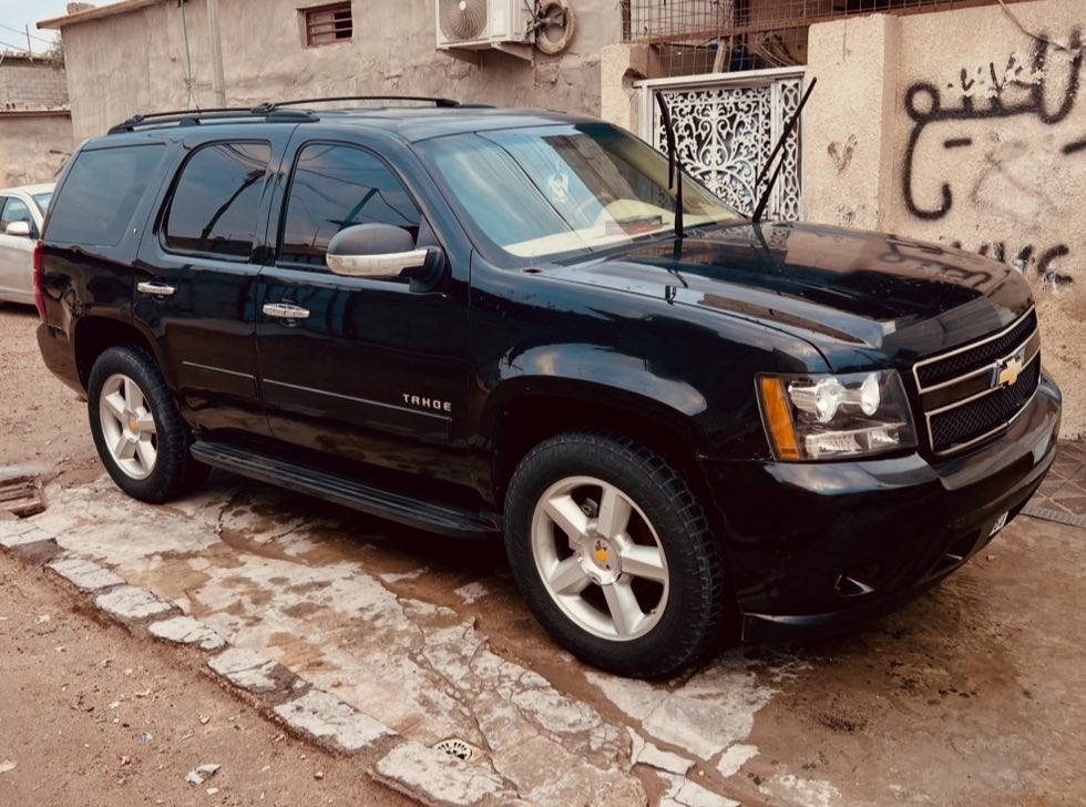 تاهو ( ) الموديل 2010 اسود خليجي داخل عسلي السياره كارتون كلش جديده كفاله من الضربه والگص والفتح والصبغ كفاله عامه برغي مامفتوح بيها طخم تاير جديد كواتم ابلاد تبريد 3قطع من كل النواحي  جاهزه السعر خاص واتساب  اوبلخدمه هاتف***********  البصره
