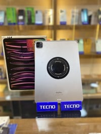 ايباد برو m2.  ذاكره. 256. بطاريه 85. كارتونه ويا الجهاز نضيف ب مبدل ق...