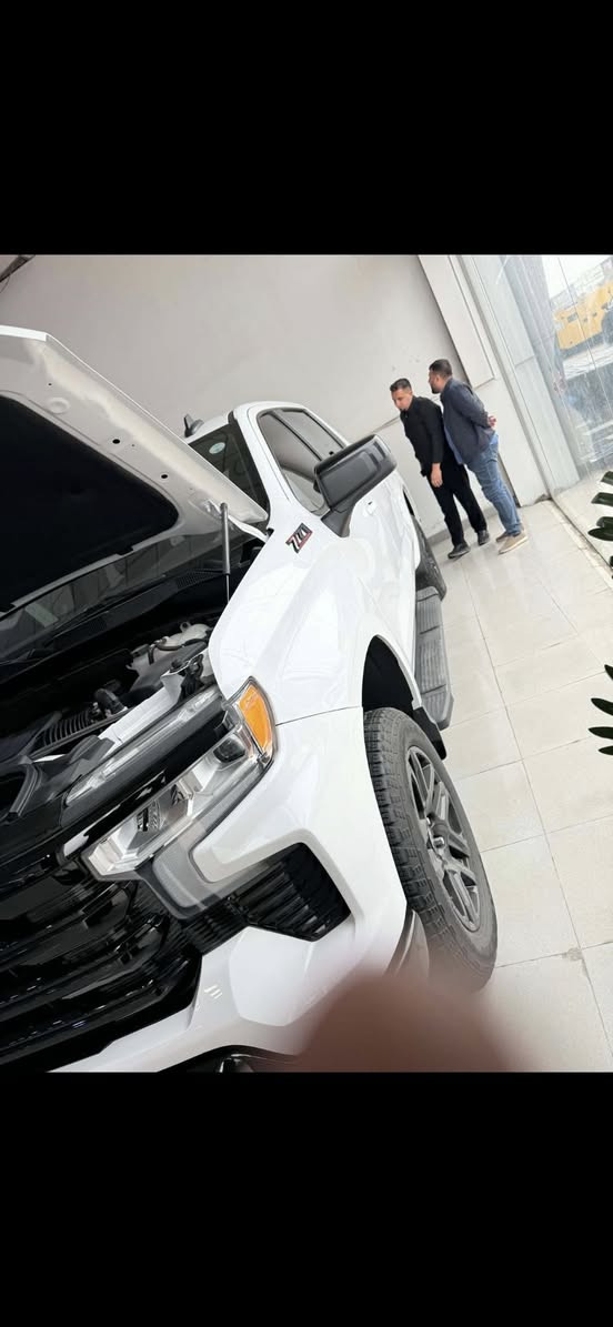 سلفرادو موديل 2023 محرك 8/5300 مواصفات LT سياره جديده بدون رقم سعر 335وبيه مجال  ***********
