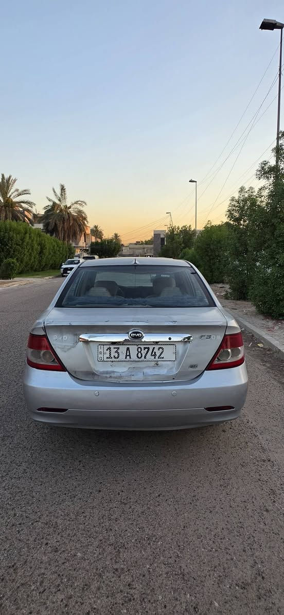 السلام عليكم BYD 2013 f3  فول مواصفات كير محرك مكفول صدر ممتاز
كهربائياتها كامله 
تخم تاير جديد 
باتري جديد 
رقم انكليزي جديد وهزه جديده
سيارة بلاديه بدن صبغ بيها بس الذيل الخلفي 
بيها جراد بسيط 
مكانها شارع فلسطين 
سعرها 38 
الرقم ***********
