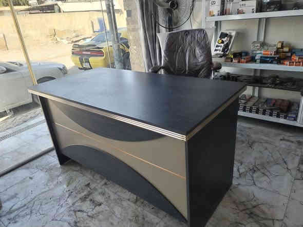 مكتب  مع كرسي دوار 
للبيع  سعر المكتب  ١٢٥
سعر الكرسي  ٧٥
العنوان صويرة شارع المسبح 
***********
