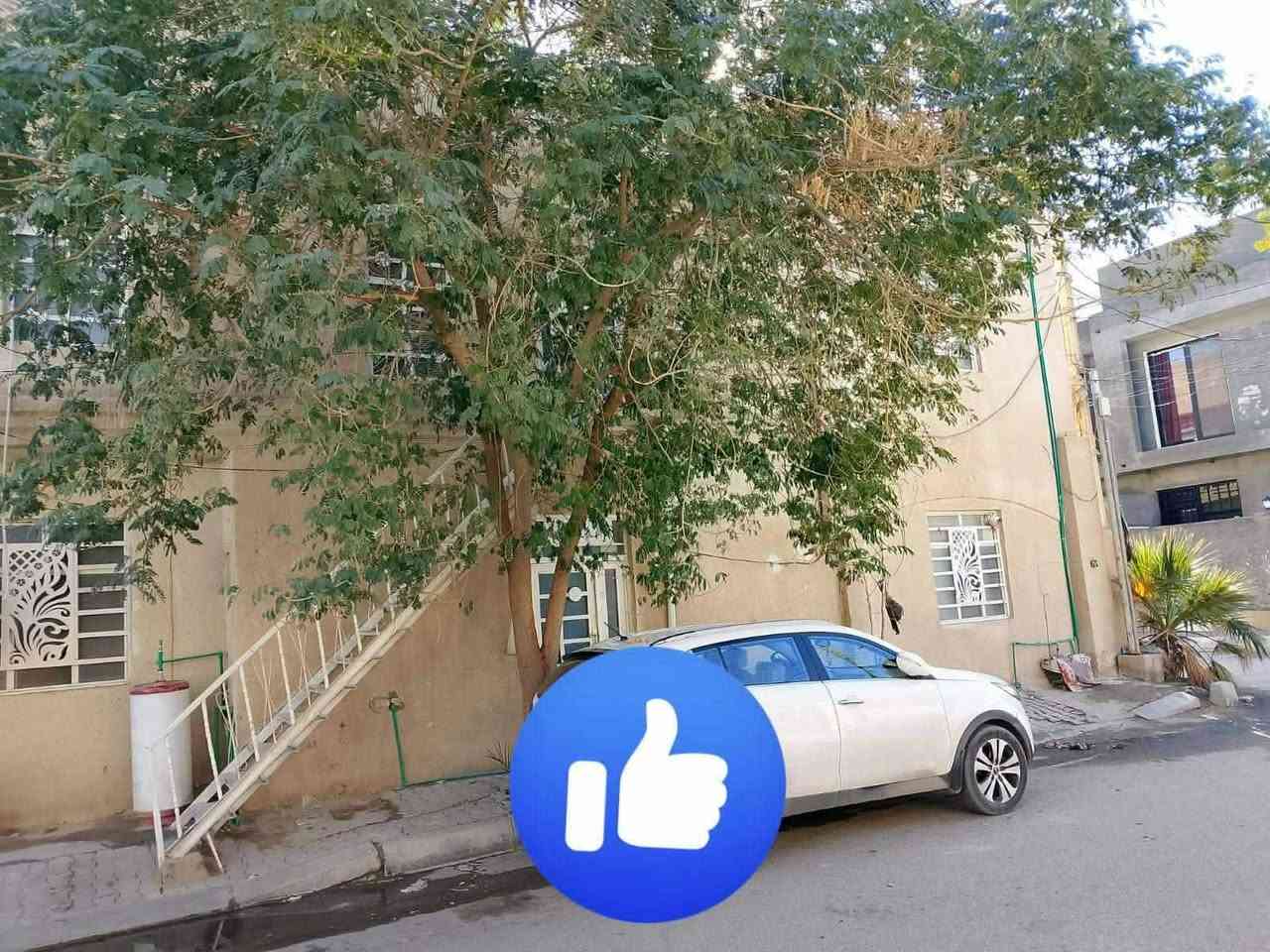 السلام عليكم 
دار للبيع المساحة 90 —ركن —
طابقين منفصلات يصلح للاستثمار 
6في 15
العنوان حي النصر القطاع 14 
خلف مطعم ريحانة بل ضبط
من صاحب العقار مباشر ***********
