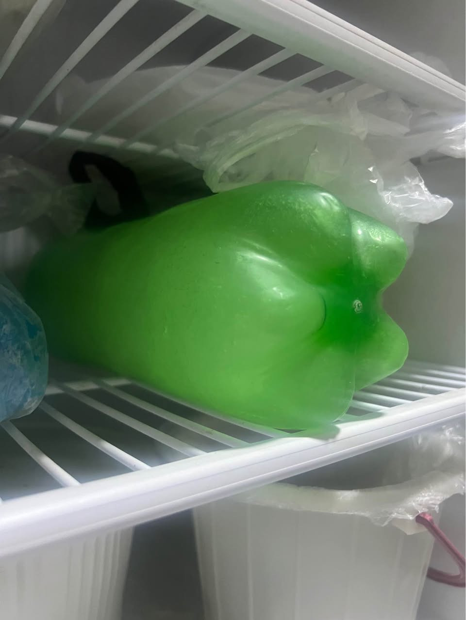 سەلاجە و موجەمیدە ئی ماڵی خۆمە بی عەیبن 
لە سلیمانیم 
سەلاجەکە 200 هەزار و مەجالی کەم 
موجەمیدەکە حەجمی وەسەتە 140 هەزار و مەجال 
***********ژ السليمانية, العراق
