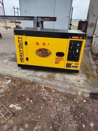 مولد كاتم لبيع 35 امبير شغال سلف مشتغل قليل نضافه 90بل ميه 07713716139