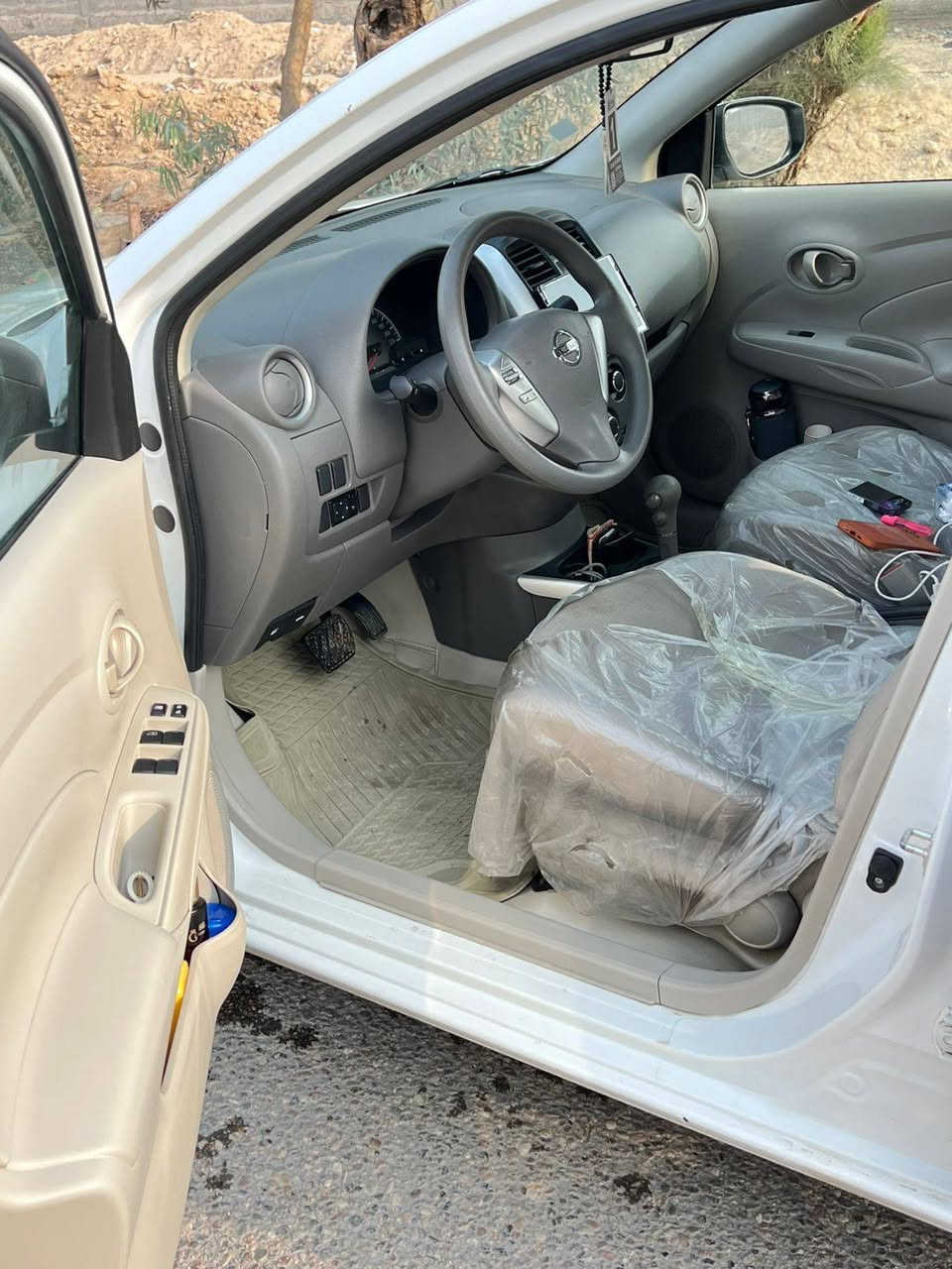 سلام عليكم
نيسان سني مصري 2024 مكفوله ما عدى شخط بالجاملغ الخلفي موضح بالصوره 
والباقي كفاله حتى من البارد 
مواصفاتها 
تحكمات استيرن 
شاشه 
كامره 
تبريد قطعتين 
دواخل بيجي 
السياره نضيفه وما ناقصها شي  مكينه و كير خير من الله 
مكاني البصره 
السعر 120 وبيها مجال بسيط للشراي 
***********
