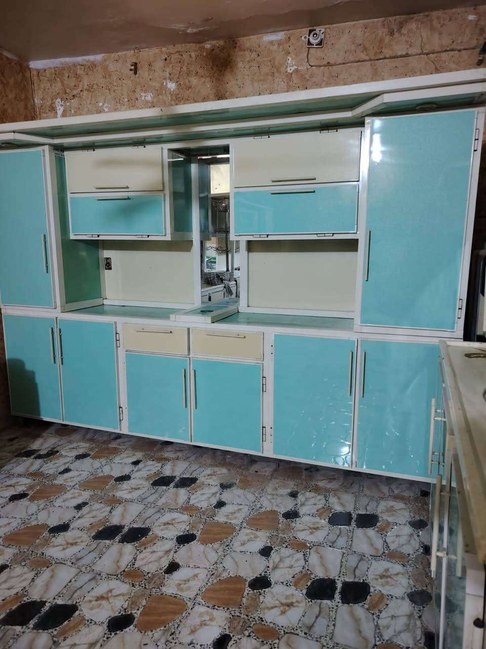 كاونتر تزكام ثلاث امتار والسنكي مرمر متر ونص مع ملحق متر ونص
 جروخ كله الشراي يتصل ***********
*********** العنوان الديوانية @الجميع
