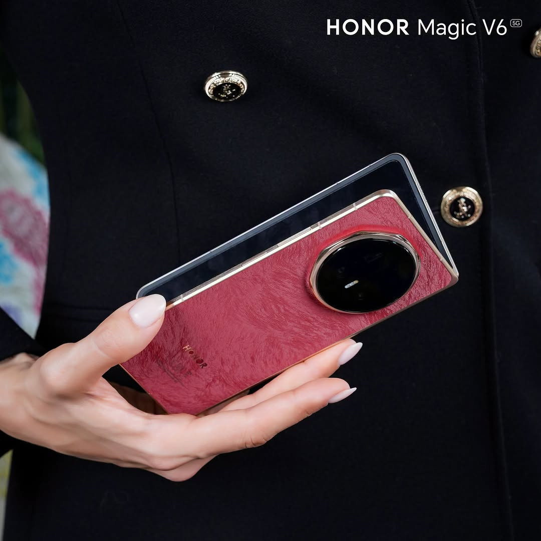 ⚡ تابع المباراة، أنجز أعمالك، وتنقل بين تطبيقاتك بكل سلاسة.
مع HONOR Magic V6، أصبحت تجربة تعدد المهام أسهل من أي وقت مضى بفضل الشاشة الكبيرة والأداء القوي الذي يمنحك مرونة أكبر في كل لحظة. 
متوفر الآن للبيع المباشر في العراق.
#HONORMagicV6
.
⚡ یارییەکانت ببینە، کارەکانت ئەنجام بدە و بە ئاسانی بگۆڕە لەنێوان ئەپەکاندا.
لەگەڵ HONOR Magic V6، ئەزموونی ئەنجامدانی چەندین ئەرک لە یەک کاتدا ئاسانتر بووە لە هەمووکاتێکی تر، بەهۆی شاشەی گەورە و کارایی بەهێز کە ئازادی زیاترت پێ دەبەخشێت. 
ئێستا بەردەستە بۆ فرۆشتنی ڕاستەوخۆ لە عێراق.
#HONORMagicV6 
لطلب من متجر هونر الاجراس 
https://belltel-store.com/ar/honor-magic-v6.html 
مع توفر الطلب على منصة جني 
والشراء الأقساط 
https://app.gini.iq/deeplink/honor
او مراسلة الصفحة 
والأتصال بهاتف خدمة الزبائن 
من ال 9صباحا حتى ال5عصرا
***********
***********
