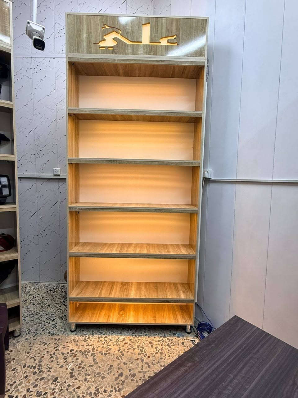 رفوف وفاترينات وميز مكتبي نضافه ١٠٠ ١٠٠
القياسات أسفل الصور
***********
***********
بغداد جديده الأمين الثانيه
