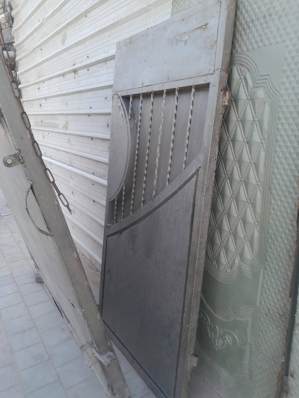 باب سلايت للبيع رتفاع مترتين وطول 3مترات و50
سعر 175
***********
