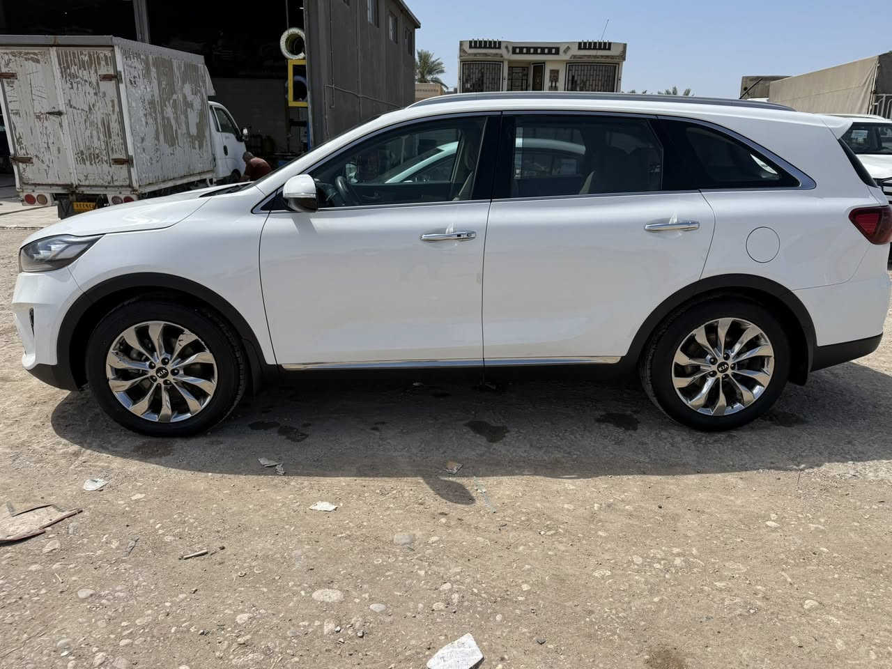 السلام عليكم سياره سورنتو موديل 18/شكل 20دبل شباك شكل لعشرين 
السياره خليجي ماشيه يلا 87سياره جديده مال جناي ماشيه شي قليل ضررهه بل باب مال لسايق  شغله مو حار ولا بارد شغلل pdr  وتقريبن شبر تكحيل كاغت  كما موضح بل سونار  سياره اشاير ترحيب لصندوك كهربائي  حساسات امامي +خلفي رقمهه بغداد
بسمي شرط لتحويل سنويه ماصاقطه ولا لهزه السعر 242
وبيهه مجال لطيبين ان شاءالله مكانهه بغداد بكويريش مجاور علوه الرشيد رقم مبايل ***********
