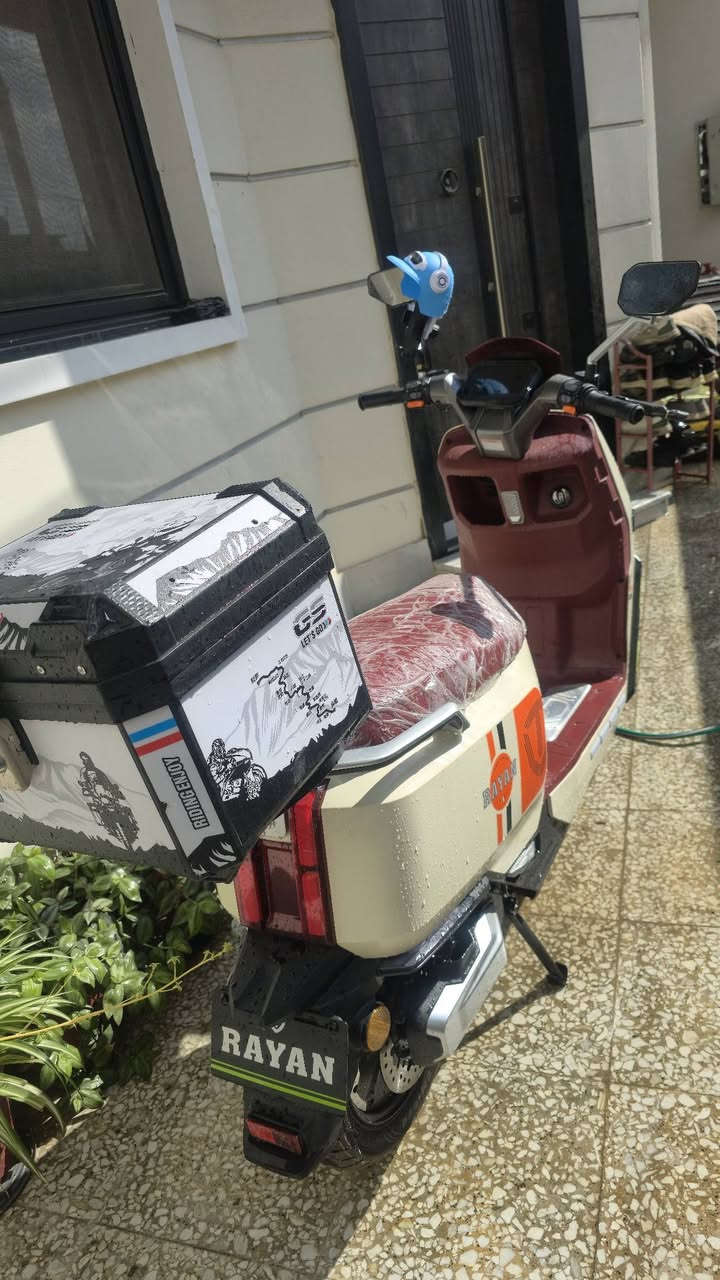 للبيع: دراجة شحن الريان (وحش الكون) – زيرو vip
الممشى: فقط 70 كم (من المحل للبيت)
الحالة: جديدة بالكامل
الموقع: بغداد / السيدية
رقم التواصل: ***********
ملاحظة: الدراجة نظيفة  وما مستخدمة
