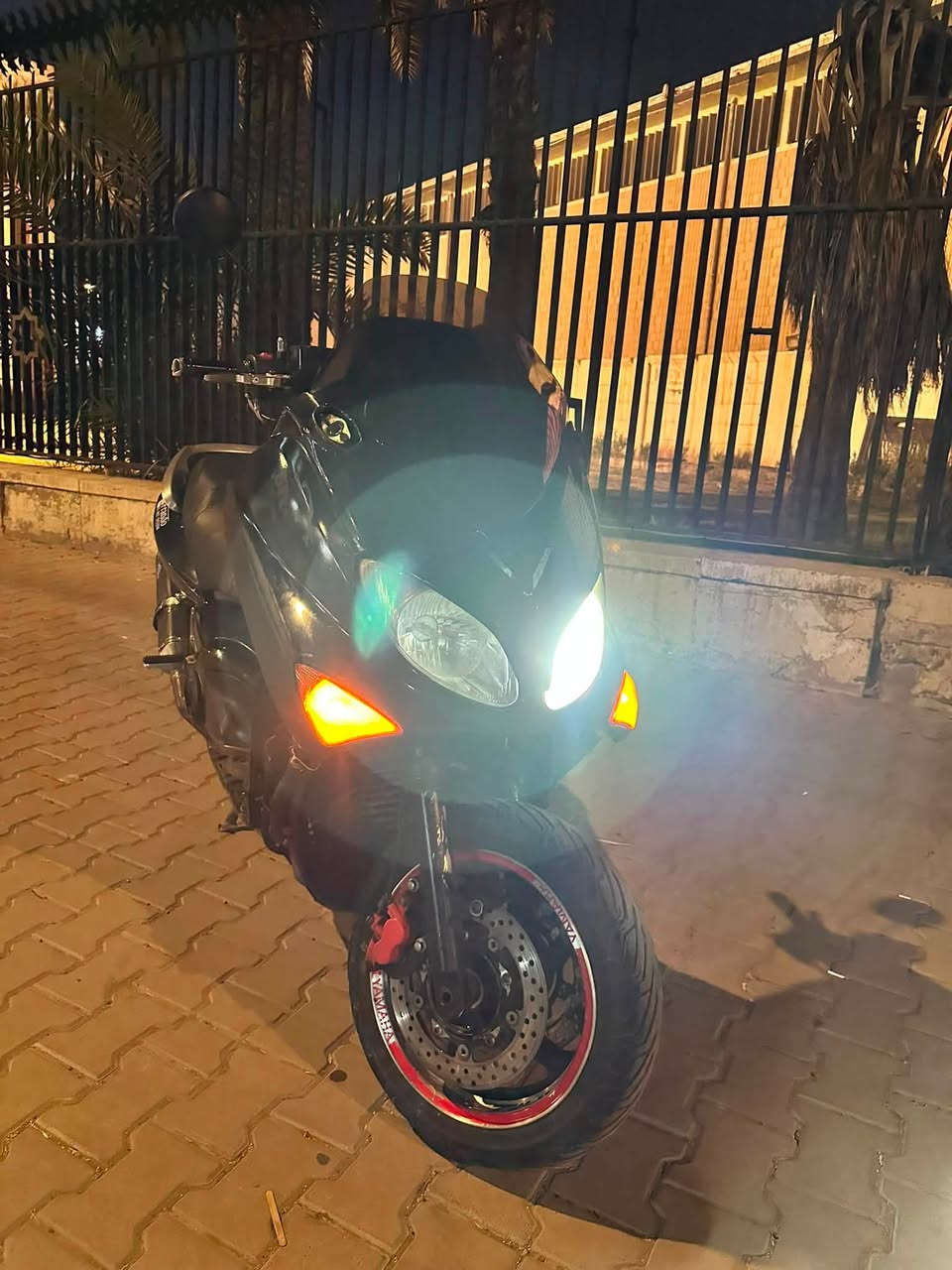 دراجه T_MAX 2008 دشبول احمر
دراجه بلاديه بلاديه بلاديه مكينه ماشامه السبانه 
على ايدي من دهن من بانزين محسن فقط تحتاج ترتيب خارجي ارجع أعيد ترتيب خارجي اما من مكينه شغل وروح للبصره 
وبركبتي دراجه نواقص  جاملغ امامي وترايش فقط 
ارجع أعيد كلامي للشراي الدراجه بيها مكينه صاروخ بمعنى الكلمه وكلچات بلاديه مال مزامط رايدها ١٦ ورقه وان شاء الله بيها مجال للطيبين اخوتنا عنواني بغداد الكرخ
رقمي ***********
رقمي الثاني ***********
