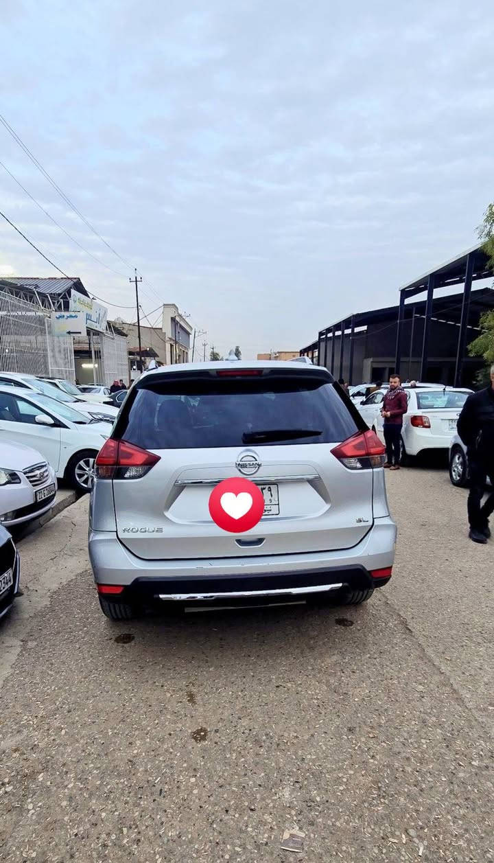 🚗 نيسان روج 2018 للبيع
السيارة نظيفة جداً واستخدام شخصي
رقم نينوى 
المواصفات:
🪑 كشنات جلد كهربائي
🔥 تدفئة 4 قطع (الكشنات + الاستيرن)
🔑 تشغيل بصمة
🖐️ 5 بصمات (الأبواب الأربعة + الصندوق)
🚪 فتح كهربائي للأبواب الأربعة والصندوق
🛞 مانع انزلاق
🚘 نظام كروز
📡 رادار أمامي وجانبي
📷 4 كاميرات (محيطية)
❄️ تكييف قوي
وبعد مواصفات الروج معروفه 
ℹ️ ملاحظة:
الضرر باب السائق فقط وتم تبديله باب شركة
السيارة فل مواصفات وما محتاجة شي
السعر ١٦٥ ومجال


**إذا كنت صاحب هذا الإعلان وتريد حذفه لأي سبب، رجاءا أرسل رسالة إلى الدعم الفني**