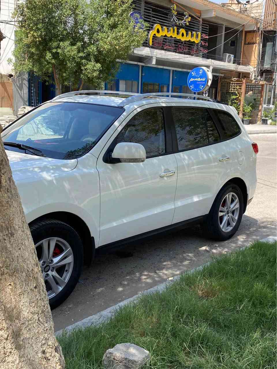 بسم الله الرحمن الرحيم 

سنتافيا 2010خليجي
السيارة مابيها نقوصات 
تبريد 3 قطع شاشة سلايت روف
تخم تاير 
 محرك وگير خير من الله 
السيارة باسمي السعر ١٥٠
***********
*********** كربلاء, العراق
