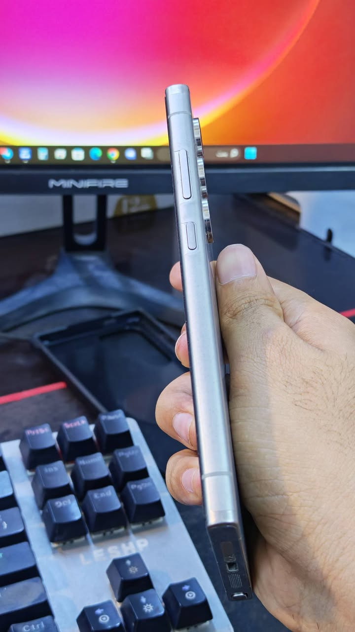 Samsung s 24 ultra
السلام عليكم Samsung s 24 ultra 
ذاكرة 512 مع شاحن 
مراوس مع honor magic 8 pro 
المكان النجف حي الميلاد 
التواصل واتساب *********** فقط
