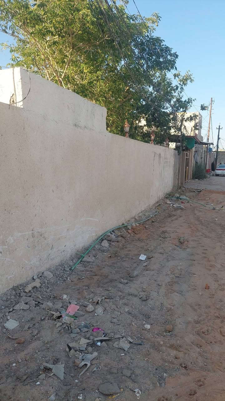 بيت زراعي للبيع فارغ ٣٠٠م ركن تجاري الكوفة قرب الفلل صورة العباس غرفة وصالة ومطبخ واستقبال وصحيات ٢ ومكشوفة حول البيت  ٨٨ مليون وبي مجال للاستفسار ***********
