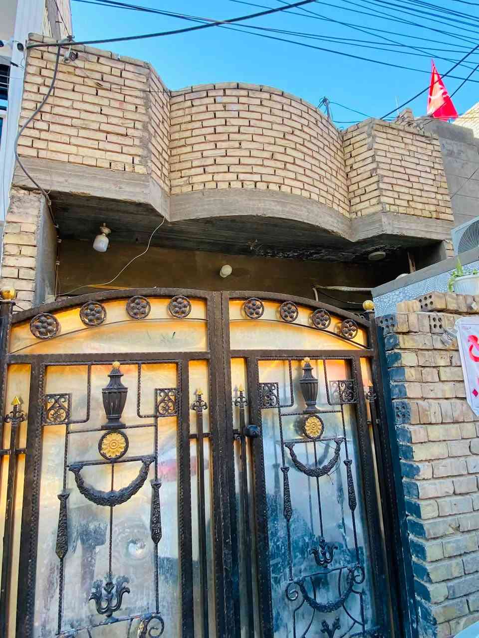 السلام عليكم بيت زراعي قرب شبكه الكهرباء قرب مطعم الجوعان سند (25) للبيع 100 متر طابق ونصف ***********
