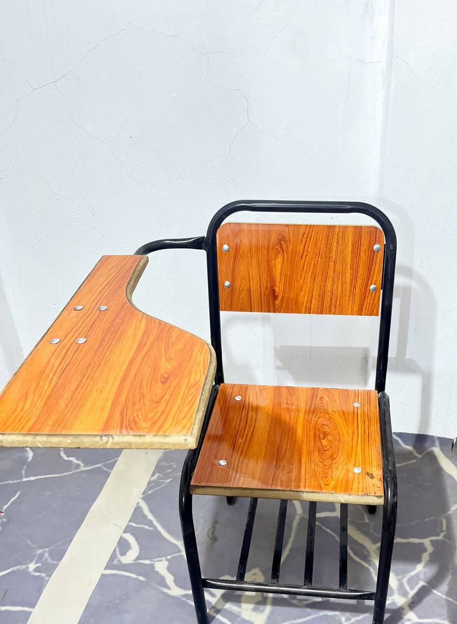 كرسي جامعي للبيع (21)
كرسي جامعي العدد (21) كرسي 
للبيع مكانهم النجف شارع المدينة
نظافتهن ممتازة جديدات مستعملات وقت قصير 
السعر ( 20) ألف للكرسي الواحد 

للاستفسار المراسلة على الواتساب ⬇️⬇️ 

***********
