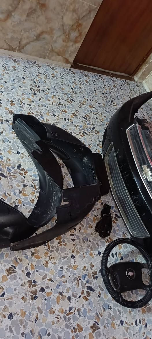 السلام عليكم شباب ابطاين خلفيه  امبالا الشكل القديم جدا نظيفات للبيع المكان بغداد ***********
